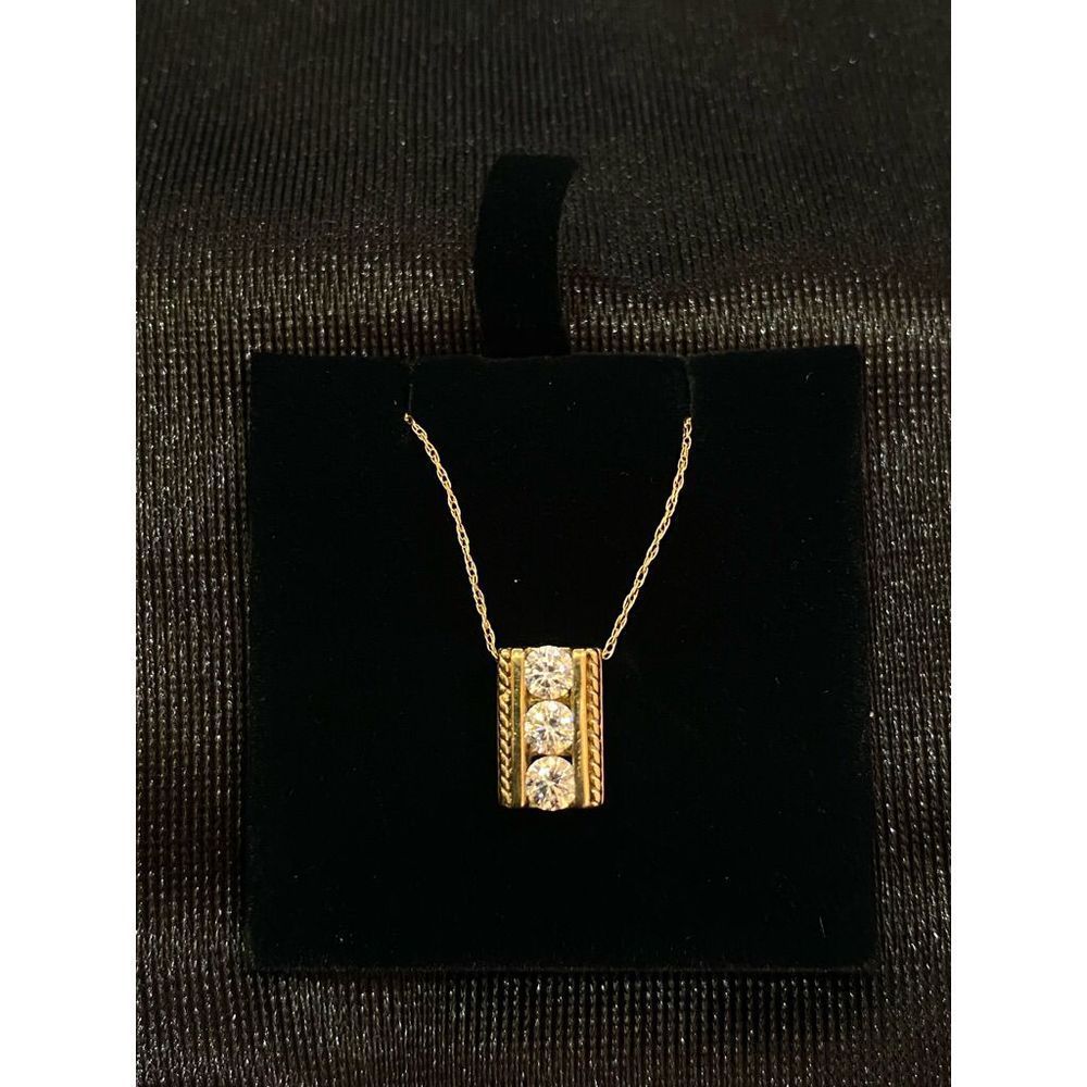 Three stone 14k gold pendant ￼
